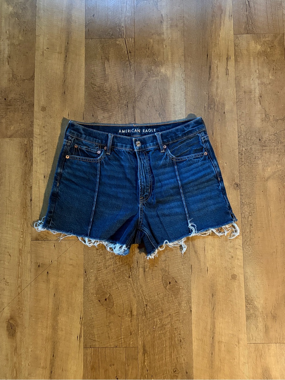 American Eagle Strigid Relaxed Denim Shorts Sz 8 Dark Wash Raw Hem - Picture 12 of 12